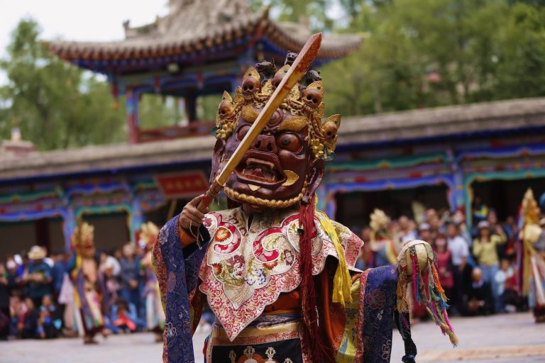 康熙年重要宗教儀式活現 青藏塔爾寺跳神祛邪