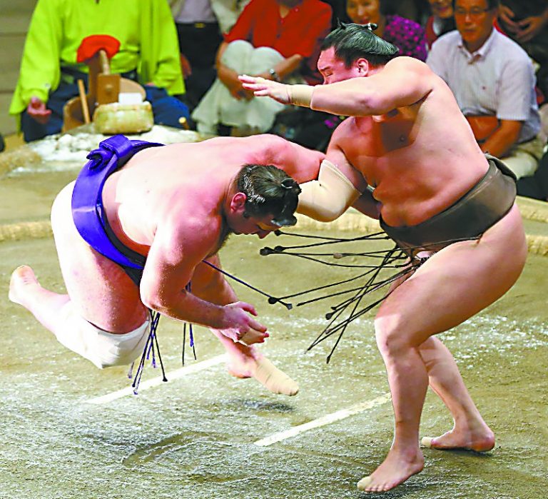 在日本国技馆零距离体验相扑冲击