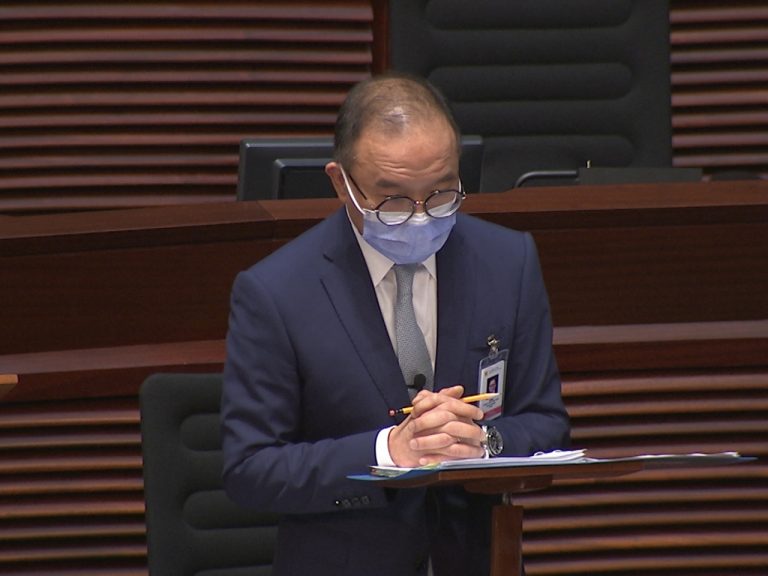 曾國衞：政府目前沒有任何計劃統一作記者證登記 新聞自由是香港核心價值