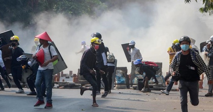 缅甸血腥的一天 士兵毫无预警地向民众开枪 死亡升至59人