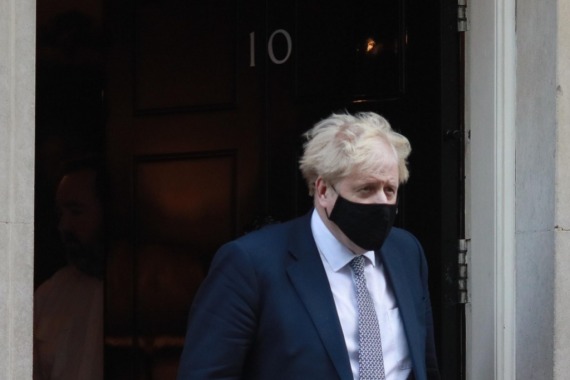 违规聚会压低支持率 英国首相要改错拒辞职 违规聚会压低支持率 英国首相要改错拒辞职