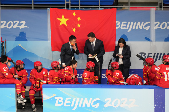 北京冬奥会|中国女冰主教练:中国球员为国为家为自己都尽了最大努力 北京冬奥会|中国女冰主教练:中国球员为国为家为自己都尽了最大努力