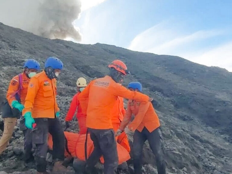印尼馬拉皮火山噴發 死亡人數增至22人另有1人失蹤