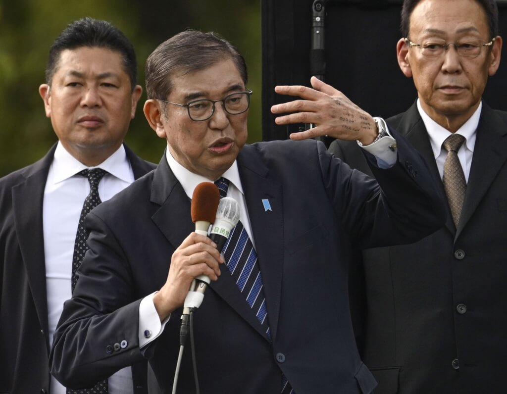 日本眾議院大選:首相官邸前遭撞 日經民調：自民黨可能失去過半席次